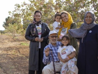 Taher-family-in-farm